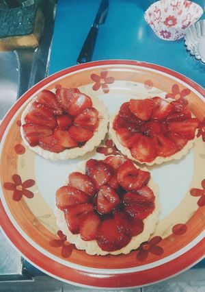 Una foto de Tarta de frutillas (facilísima)
