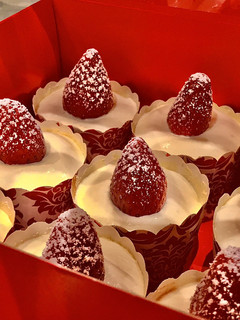 A picture of Strawberry Hokkaido Cheesecake 🍓🧀 (Cheesecake).