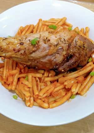 A picture of Roasted turkey legs with macaroni.