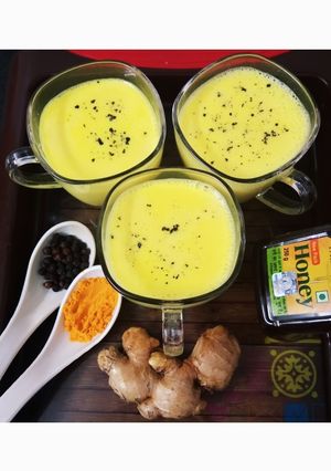 गोल्डन मिल्क (Golden Milk recipe in Hindi) रेसिपी मुख्य फोटो