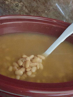 Una foto de Frijoles cocidos en olla de cocción lenta