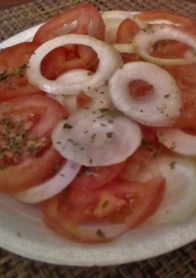 Una foto de Ensalada de "Tomate y Cebolla"