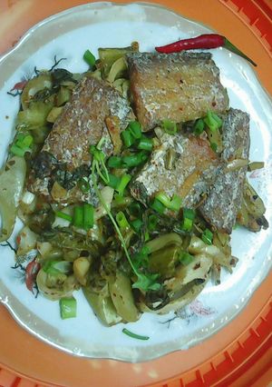 Hình của món Cá hố kho dưa cải.