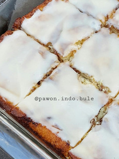 A picture of Cinnamon Roll Cake.