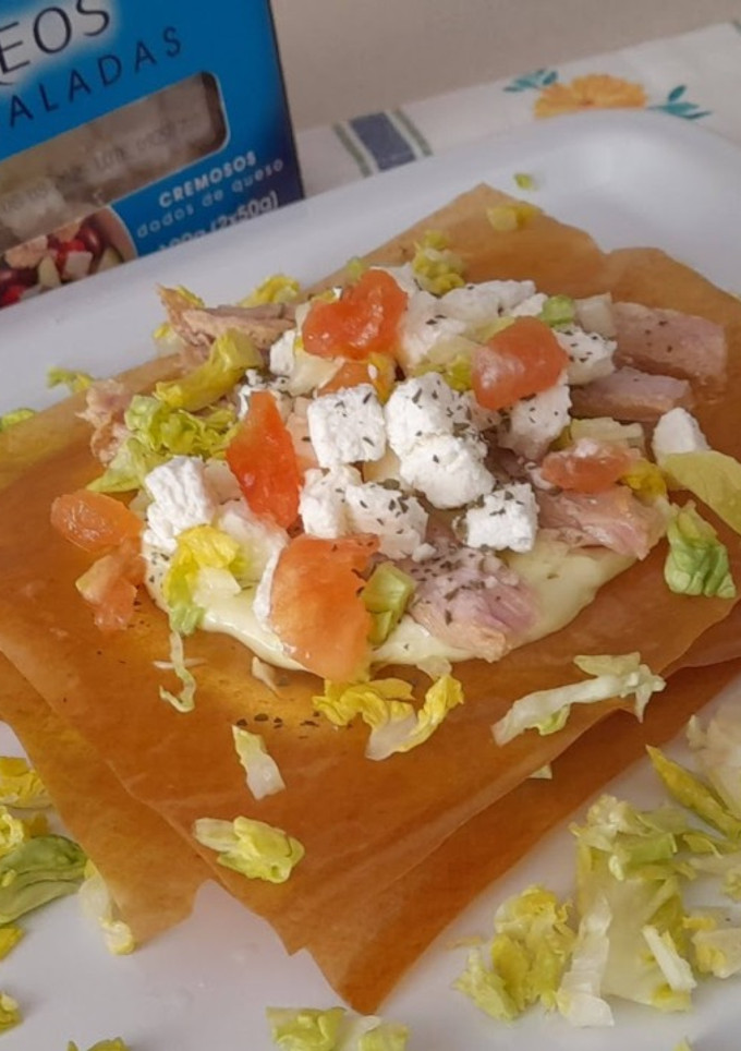 Una foto de Ensalada de pasta brick con queso y mahonesa de aguacate