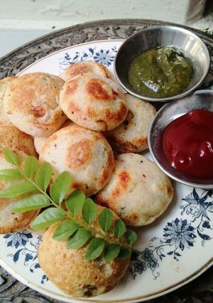 सूजी के अप्पे (suji ke appe recipe in Hindi) रेसिपी मुख्य फोटो