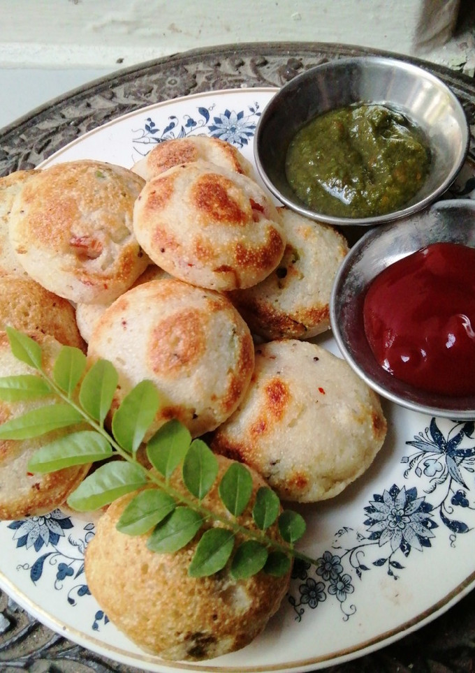 सूजी के अप्पे (suji ke appe recipe in Hindi) रेसिपी मुख्य फोटो