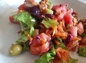 Foto principal de Ensalada de Tomate, Col roja (Lombarda) y Zanahorias