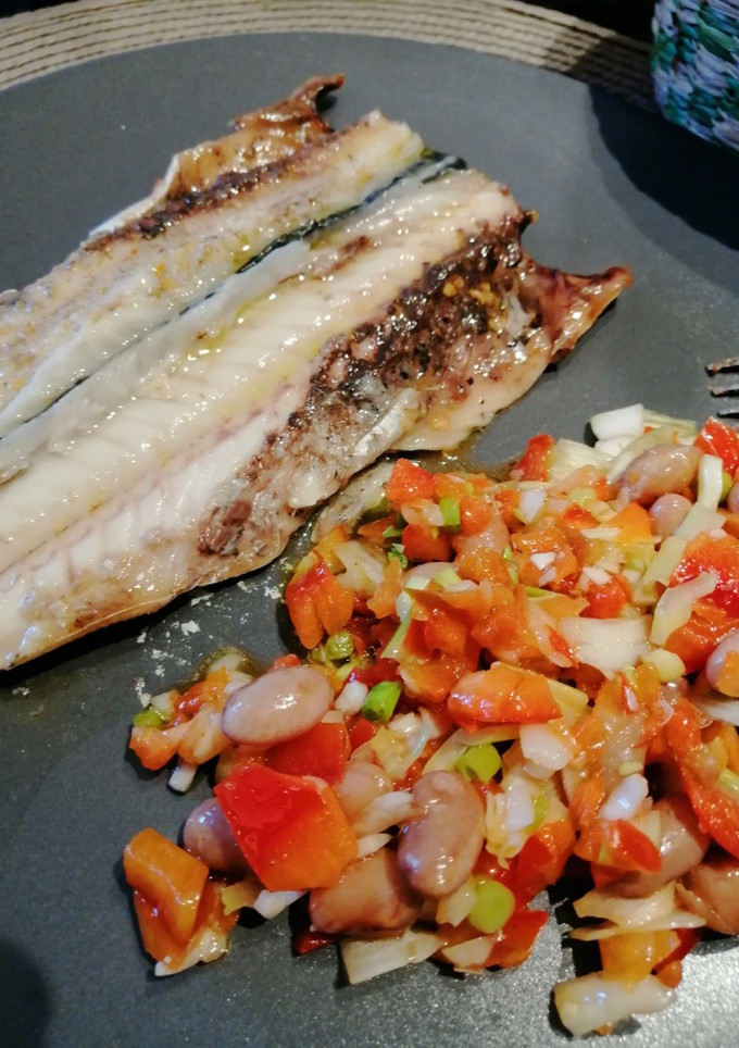 Una foto de Ensalada de alubias y pimiento