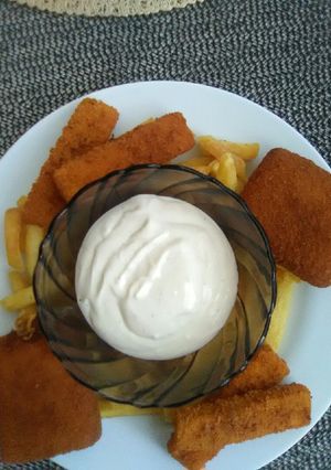 Csilis rántott sajt, halrudacskákkal és sült krumpli 🍟tartárral recept fotója