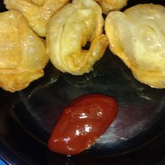 A picture of Fried Momo with noodles stuffing.