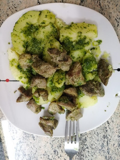 Una foto de Carne de cerdo con papas