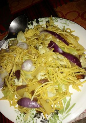 A picture of Special Egg Chowmein.