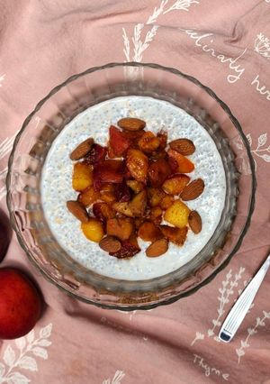 Una foto de 🍑🫙 Chía pudding con duraznos tibios a la canela 🫙🍑 Sin endulzantes añadidos