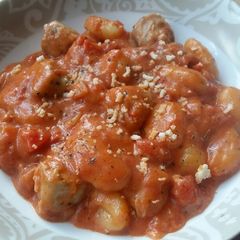 A picture of Vickys Creamy Tomato Sausage & Gnocchi, GF DF EF SF NF.
