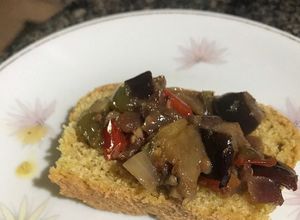 Una foto de Caponata al horno (nueva receta de berenjenas para mi)