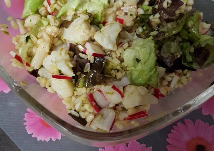 Comment Servir Salade de blé aux asperges,  choux fleur et radis