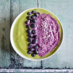 A picture of Peach Blueberry Smoothie Bowl.