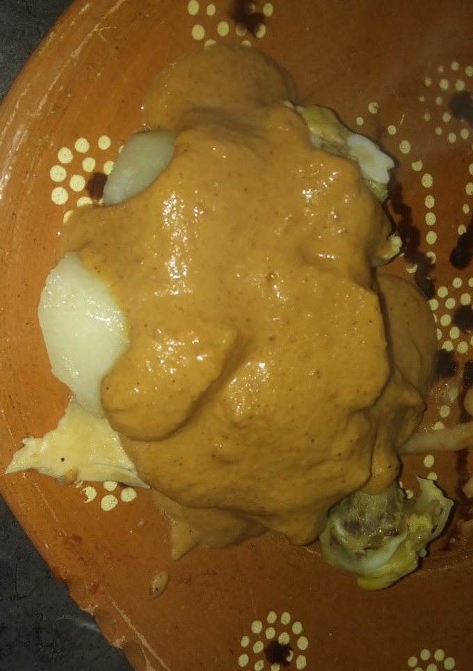 Una foto de Pollo en salsa de cacahuate 🍗