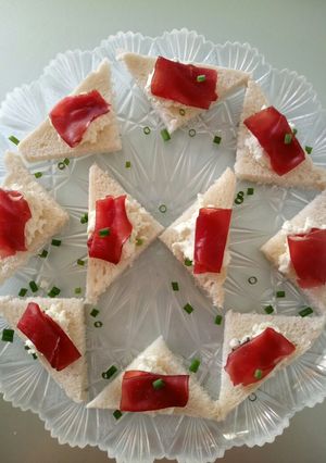 A picture of Tramezzini di caprino e bresaola.