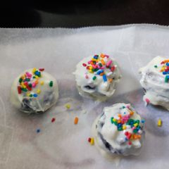 A picture of White choco dates ball.