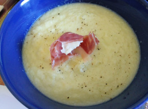 Foto principal de Salmorejo verde de pepino y manzana