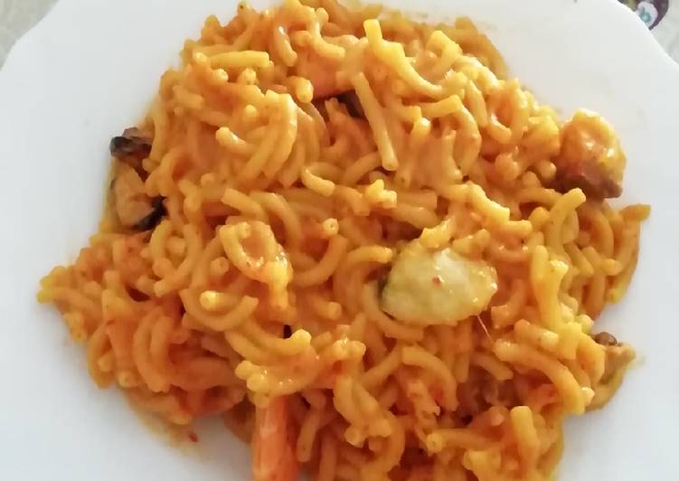 Fideuá con preparado de marisco