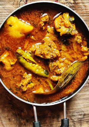 A picture of Bengali style Chicken aloo jhol.