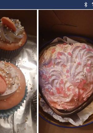 A picture of Whipped cream cheese frosting.