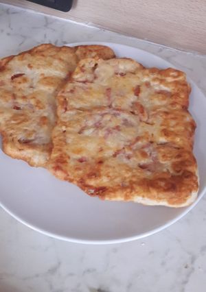O poză a rețetei Langoși cu brânză și bacon!.
