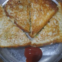 A picture of Spicy onion tomato masala sandwich.
