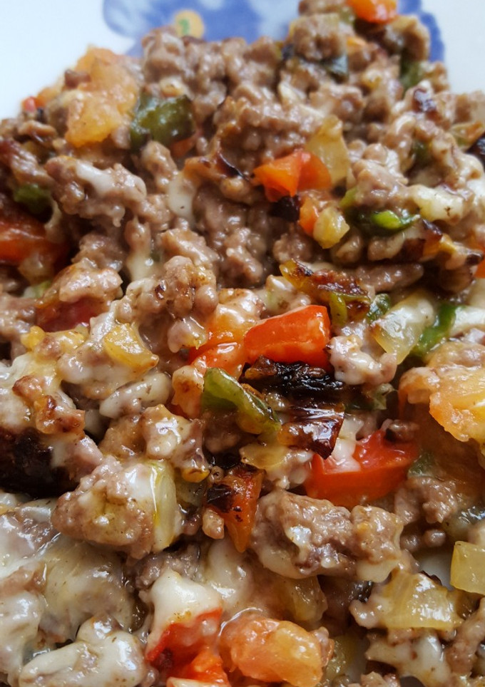 Una foto de Salteado de carne picada con pimientos y queso