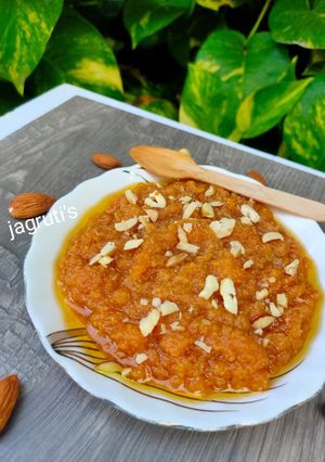 મોહનથાળ (Mohanthal Recipe In Gujarati) રેસીપી મુખ્ય ફોટો