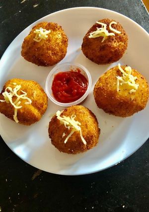 A picture of Curd Bread Rolls.