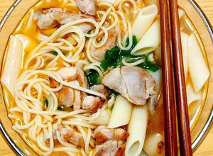 Hình của món Bún nui gà.