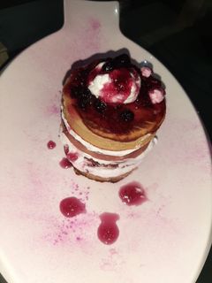 બ્લુબેરી વીપ ક્રીમ પેનકેક (Blueberry Wipe Cream Pancake Recipe In Gujarati) રેસીપી મુખ્ય ફોટો