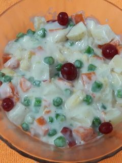 રશિયન સલાડ (Russian Salad Recipe in Gujarati) રેસીપી મુખ્ય ફોટો