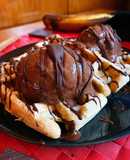 Gofres fit de plátano con helado de chocolate
