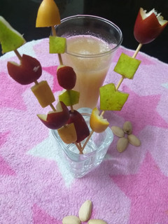 પેરુ નો જ્યુસ(peru nu juice recipe in Gujarati) રેસીપી મુખ્ય ફોટો