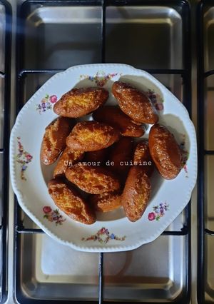 A picture of Algerian Honey Donuts ☕.