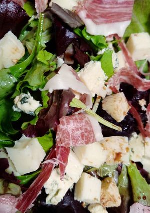 Una foto de Ensalada Ibérica 🥗