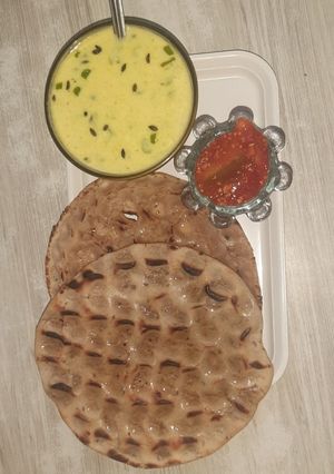 રાજસ્થાની ખોબા રોટી (Rajasthani Khoba Roti Recipe In Gujarati) રેસીપી મુખ્ય ફોટો