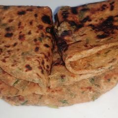 A picture of Aloo methi parantha.