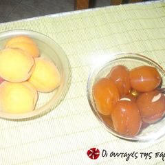 A picture of Apricot spoon sweet.