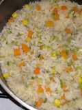 Arroz blanco con chispas de verduras.ॐ