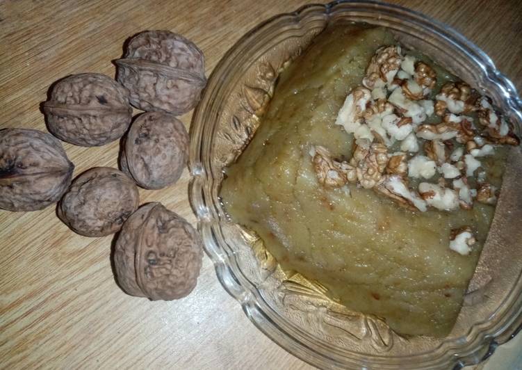 Channy ki daal ka halwa with Akhrot topping