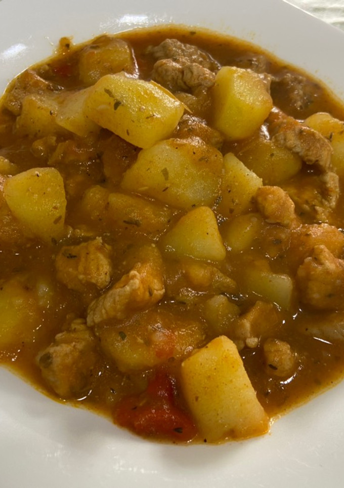 Una foto de Guiso de patatas con carne (en Thermomix)
