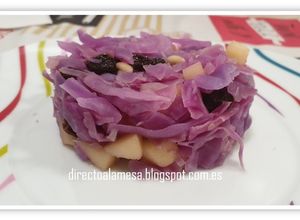 Foto principal de Lombarda con manzana, pasas y piñones