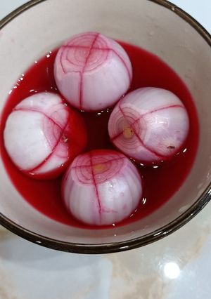 A picture of White wine vinegar onion.