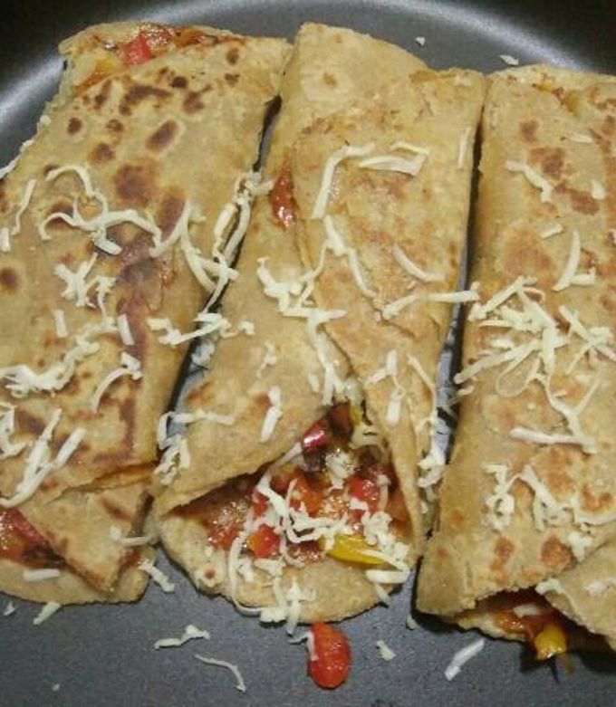 A picture of Vegetable paratha roll.